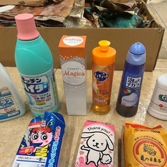 無料で差し上げます。清掃用具 その4 洗剤、ハイター　タワシなどまとめての画像