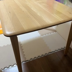ダイニングテーブルの画像