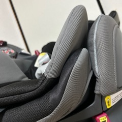 美品 アップリカ　チャイルドシート フラディアブラック　新生児から　回転式の画像