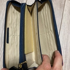 新品のブランド財布の画像