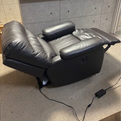 ニトリ本革電動リクライニングソファーの画像