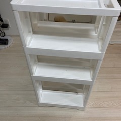 隙間ラックの画像