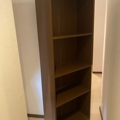 茶色、収納棚の画像
