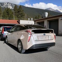 ＼誰でも車が買える次世代低与信ローン専門店／ 安心の１年保証付き 距離無制限！中古車販売 カーメル山梨店　平成28年　トヨタプリウス９万㌔の画像