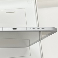 iPad 第10世代 64GB Wi-Fi + Cellular シルバーの画像
