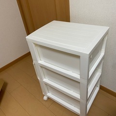【受付終了】収納ケース　3段　プラスチック　足コロ付きの画像