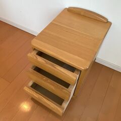 天然木の小型チェスト 3段（大川家具）／角丸デザインの画像