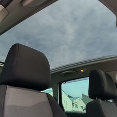 乗って帰れます。2013yプジョー308SWプレミアム　61000ｋｍ　車検R8年1月　3列シート7人乗り　カロナビ、TV、DVD、SD　1600ccターボエンジン　機関・足回り問題なし！エアコン不良の画像