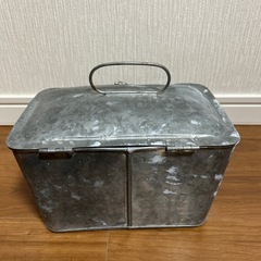 ブリキ　取っ手付きBOXの画像