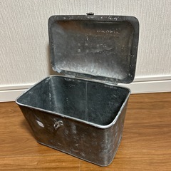 ブリキ　取っ手付きBOXの画像