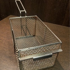 マルゼン卓上電気フライヤーのステンレス箱、専用バスケットの画像