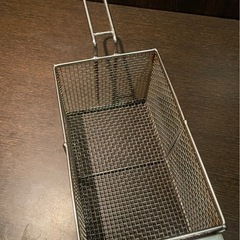 マルゼン卓上電気フライヤーのステンレス箱、専用バスケットの画像