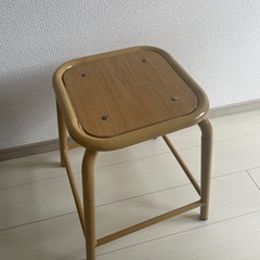 鉄製の椅子の画像
