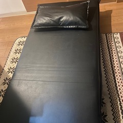 🛏️ レザーベッド（ソファベッドタイプ）クッション付きの画像