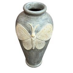 ◯ 蝶デザインの花瓶の画像