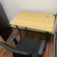 テーブル＋椅子セット（ライト付き）の画像
