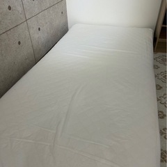 ベッドフレーム、ホットカーペット、マットレスの画像