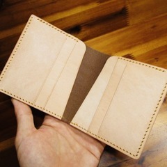 HORWEEN製CHROMEXCEL LEATHER手縫い グリーン 二つ折りの画像