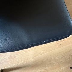 ダイニングテーブルセット（ガラス天板・チェア4脚付き）の画像