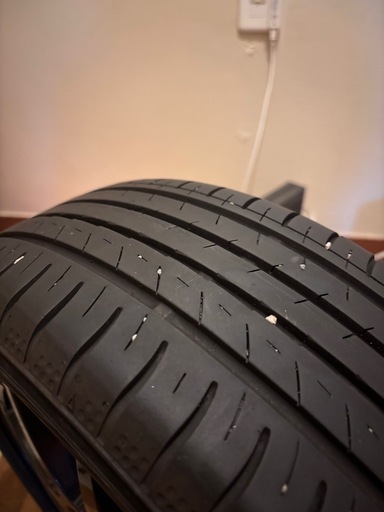 アルトワークスのエンケイ15インチの タイヤホイール、おまけに新品のブルーのナットをつけます。 売却しました。しました。