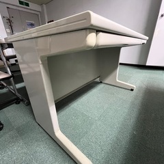 オフィス用品　机の画像