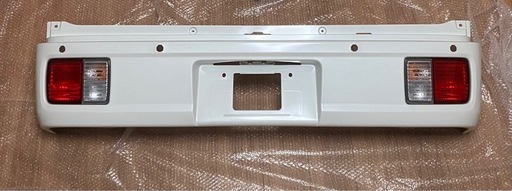 新車外し⭐︎美品☆DA17系 エブリィ☆リアバンパー　テールランプ付属　　Z7T色