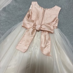 フラワーアクセント付きドレス100㎝の画像