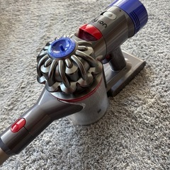 dyson v8 fluffy extra.コードレス掃除機の画像