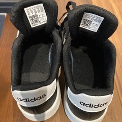 adidas  靴の画像
