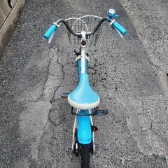 16インチ 子供用自転車 補助輪ありの画像