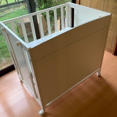 カトージ　ベビーベッドの画像