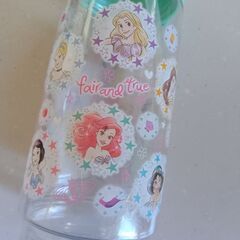 子供用水筒　プリンセスの画像
