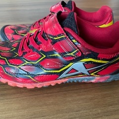 キッズスニーカー　22㎝の画像