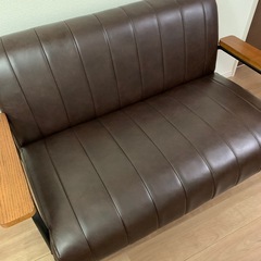 取引早い方優先！レザー調ソファの画像