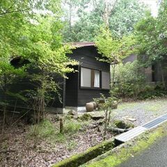 自然に囲まれた別荘で「男の隠れ家」ライフを楽しめる薪ストー…