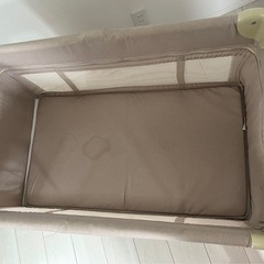 折りたたみベビーベッドの画像