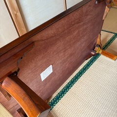木製テーブルの画像