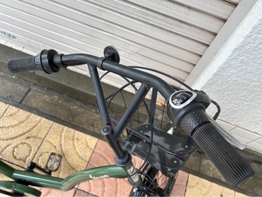 VESPA カゴ付き　ミニベロ　20インチ　小型自転車　ギア付き