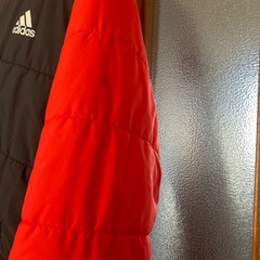 adidas ダウンジャケットの画像