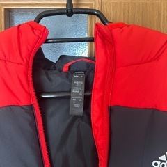 adidas ダウンジャケットの画像