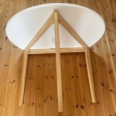 可愛い白いテーブルの画像