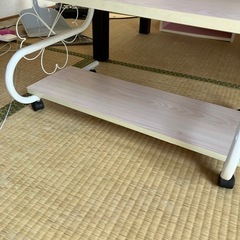 キャスター付きノートパソコン台（約60×40×40cm）の画像