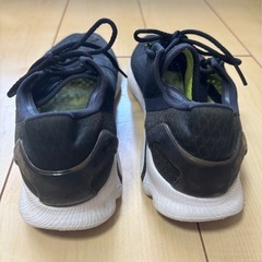 アンダーアーマーランニングシューズの画像