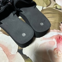 シフォンのおリボン付きサンダルの画像