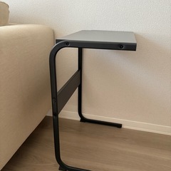 IKEAサイドテーブルの画像