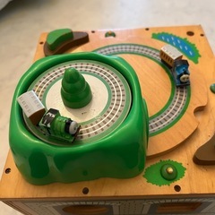 トーマス 木製おもちゃ キューブ型 アクティビティトイの画像