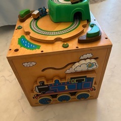トーマス 木製おもちゃ キューブ型 アクティビティトイの画像