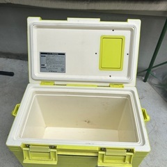 釣り用クーラーボックスの画像