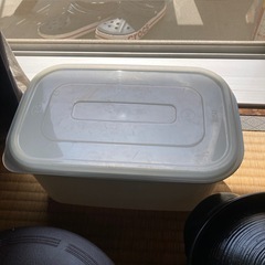 プラスチック容器、陶器まとめて
の画像