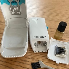 赤ちゃん用散髪器具(パックンカット)+散髪用ケープ
の画像